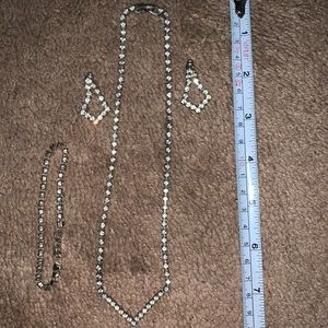 Jewelry set.